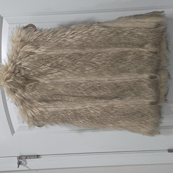 Topshop faux Fur  Cream/ BlackVest - so comfortable and amazing condition!Size 8 - Picture 8 of 8